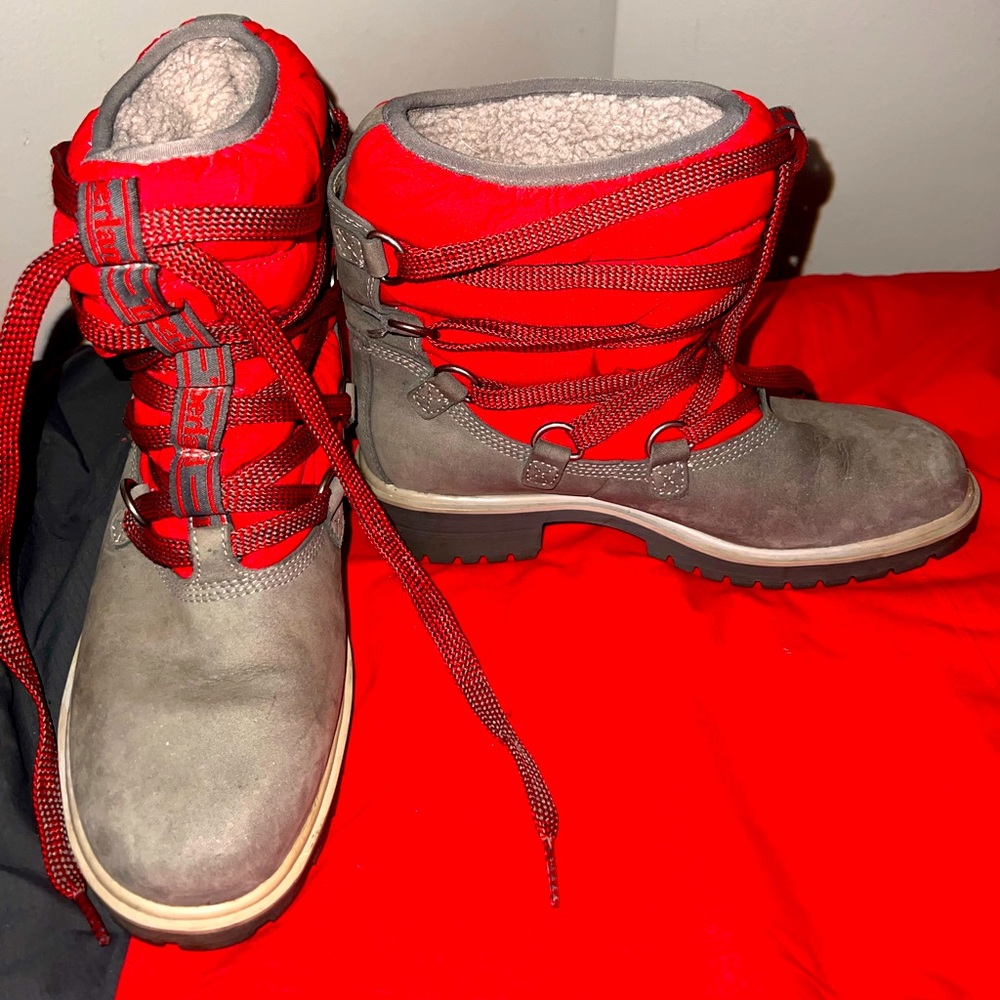 Timberland 650 Sherpa lined Red winter boots w/ gray suede